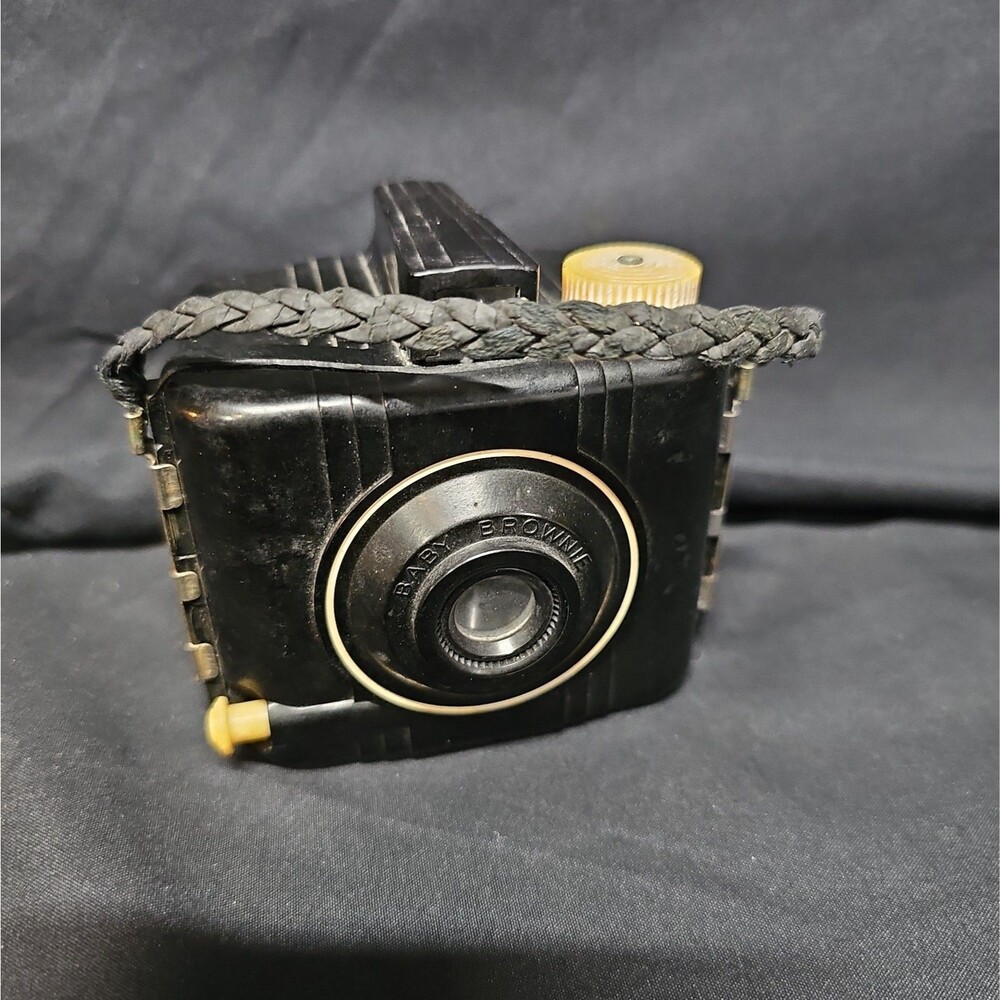 Kodak Baby Brownie Special Vintage 1940s Bakelite Camera w/ original Strap